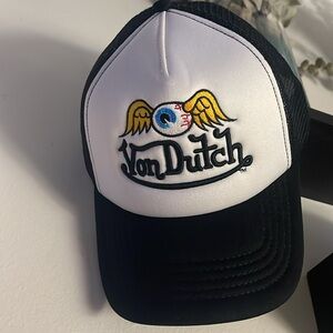 The hat that started it all! Von Dutch trucker hat. (one size snap back)